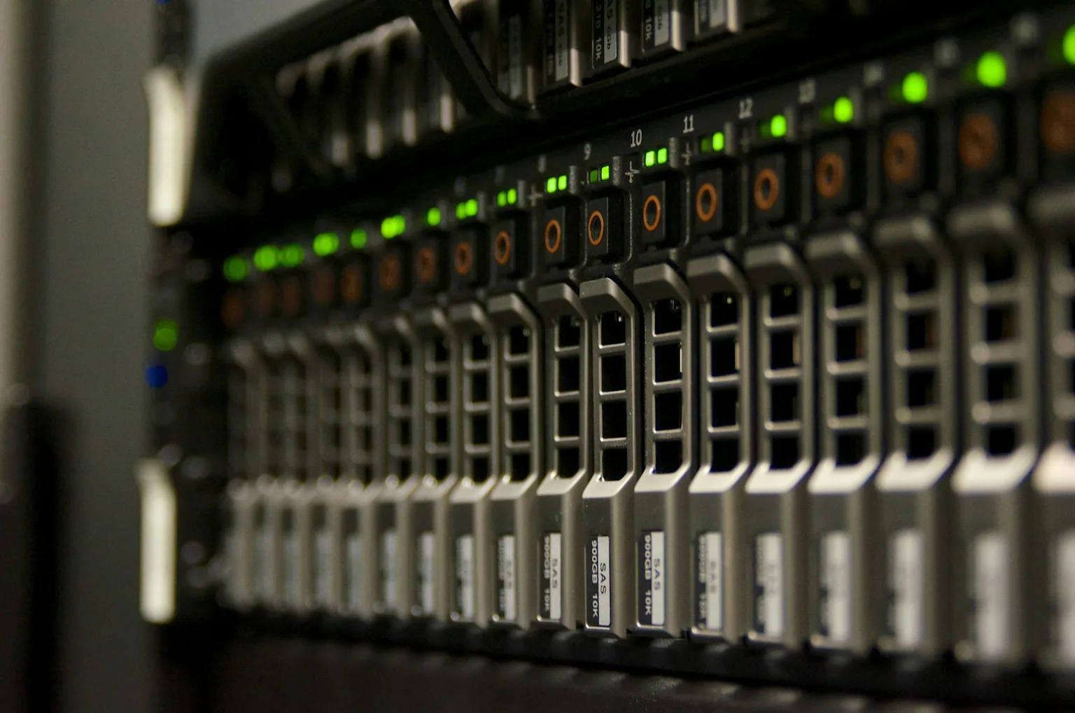 Server rack equipment for temporary IT infrastructure rental from Rentech